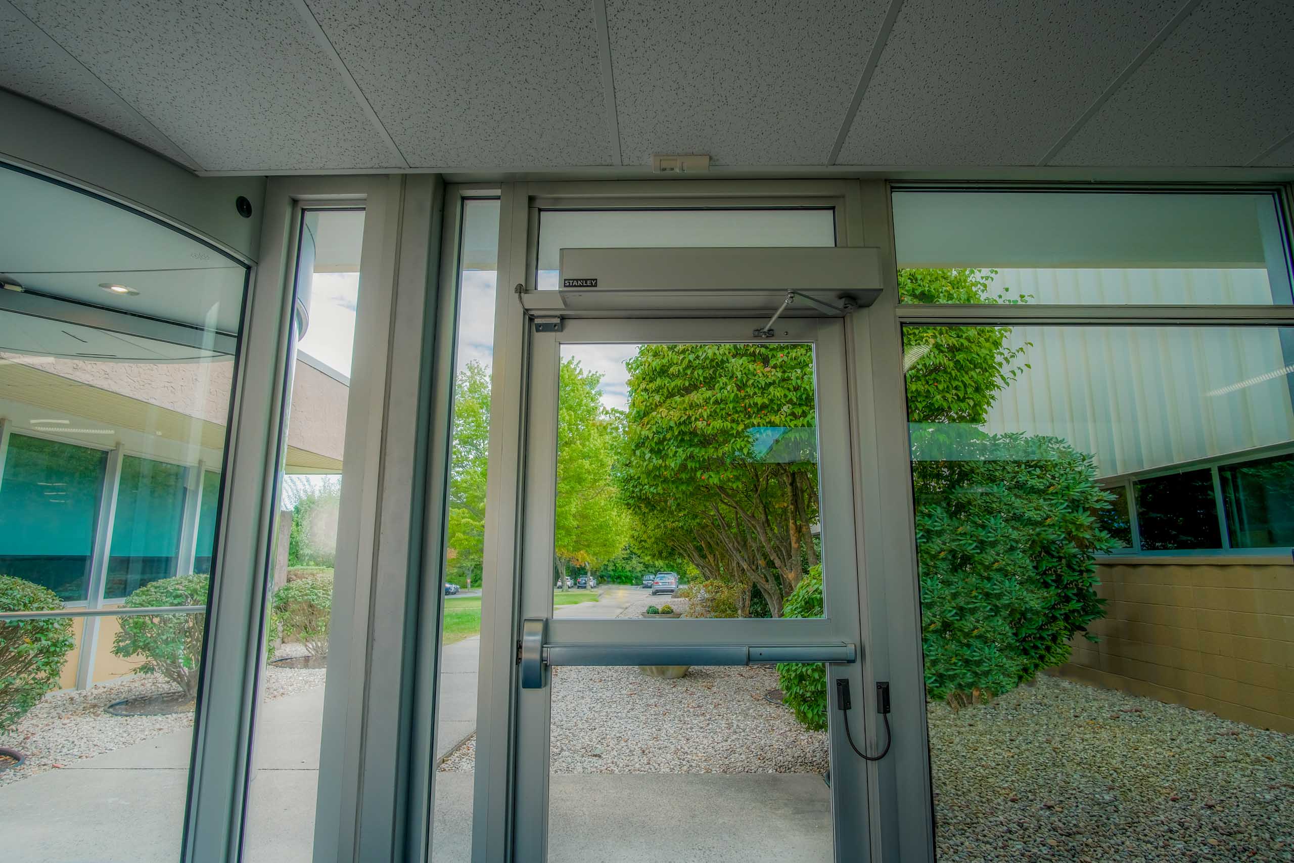 Stanley automatic deals doors